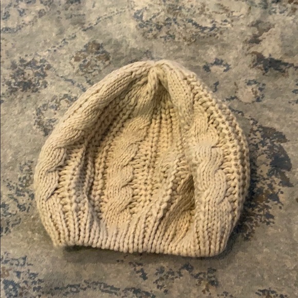 Accessories - Slouchy cream winter hat
